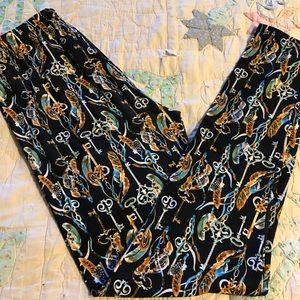 New One Size Buskins Leggings